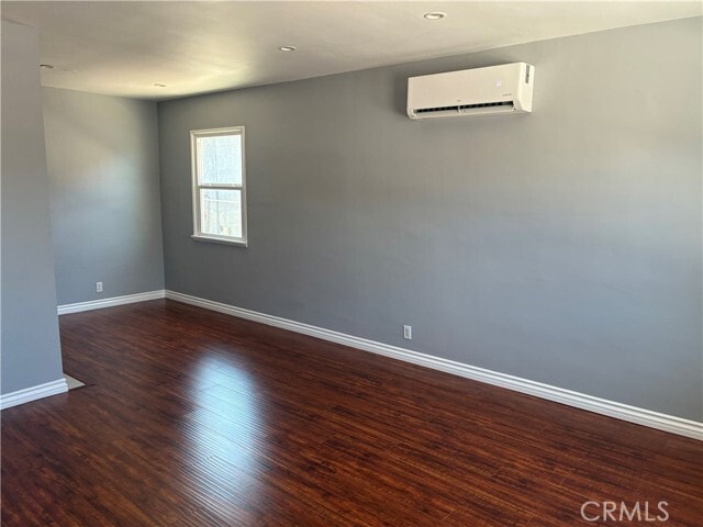 Building Photo - 1000 E 54