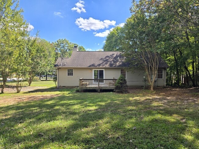 Building Photo - 1605 Hillhaven Rd