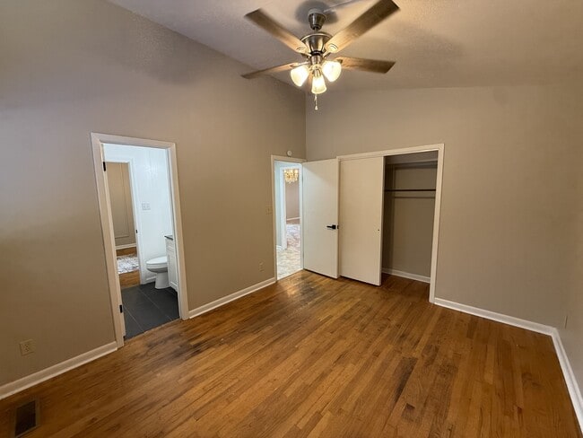 Building Photo - 107 Diamond Dr