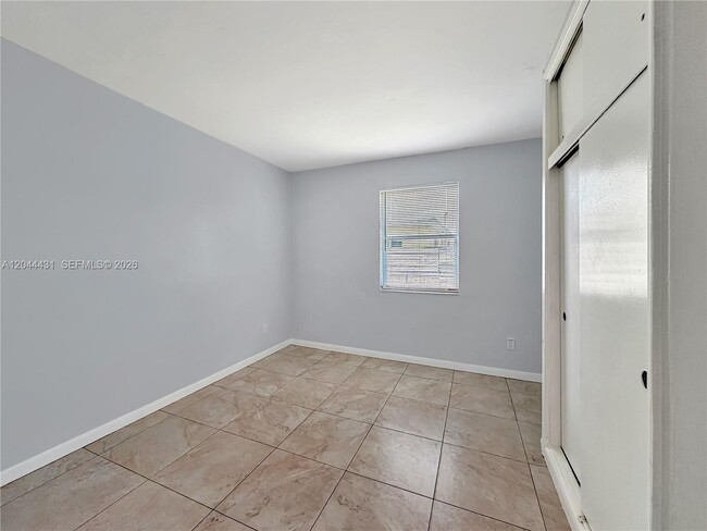 Building Photo - 533 NW 15th Way