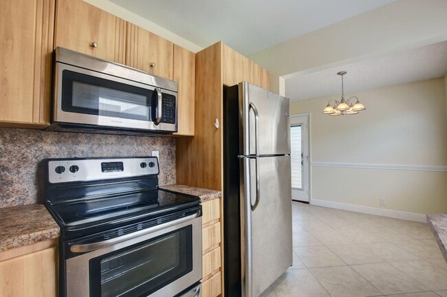 Building Photo - 127 Burgundy B
