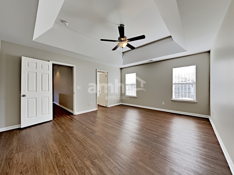 Building Photo - 4540 Canipe Dr