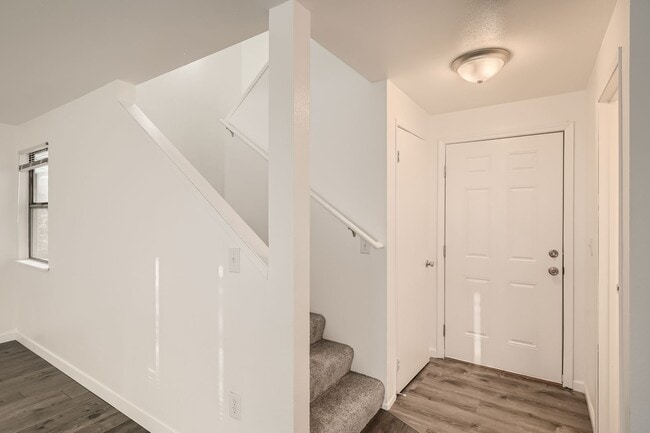 Building Photo - 2025 C St SE