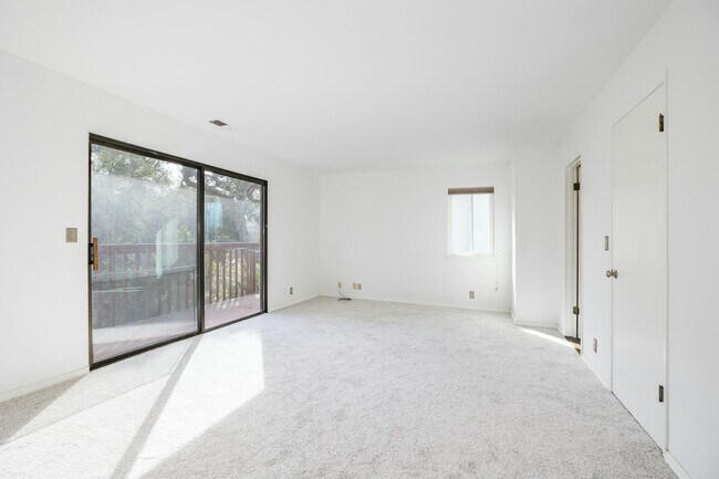 Building Photo - 3200 Mulberry Dr