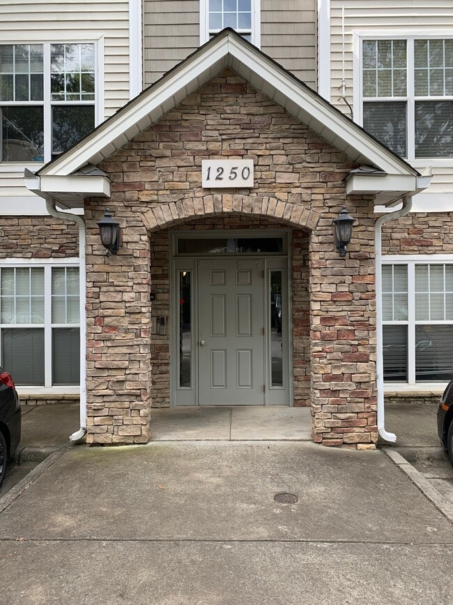 Building Photo - 1256 Duncan Gardens Dr