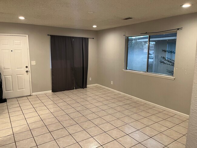 Building Photo - 6871 Beth Cir