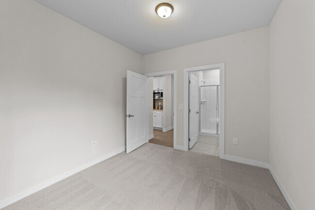 Building Photo - 3700 Horton Hill Dr