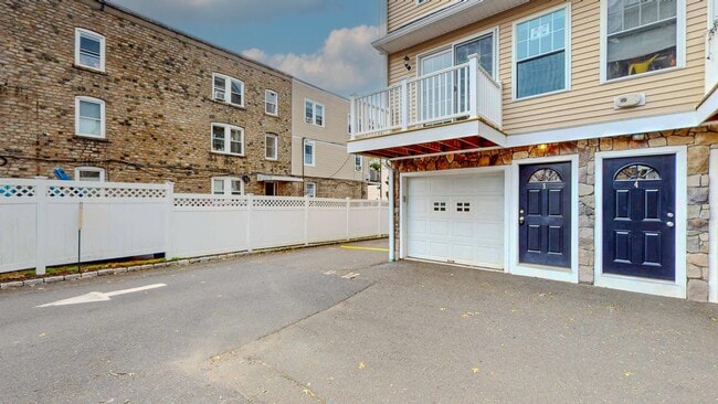 Building Photo - Spacious 2-Bedroom Townhouse with Loft – P...