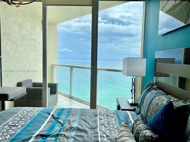 Building Photo - 16699 Collins Ave