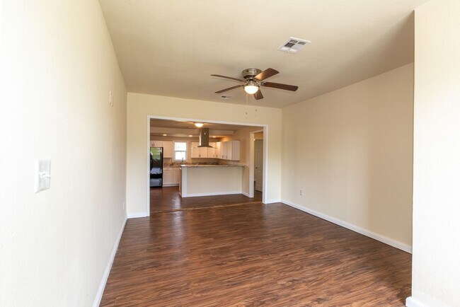 Building Photo - 3 Bed | 2 Bath in Coweta!