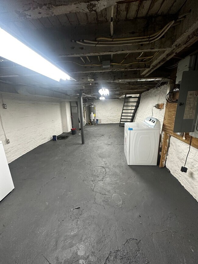 Building Photo - 117-119 Copperfield Ave