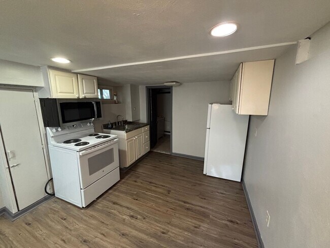 Building Photo - 163 Ackley Ave