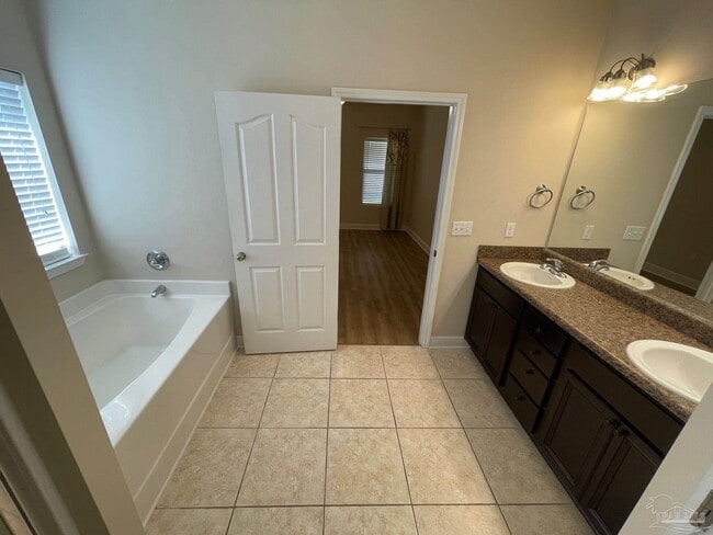 Building Photo - 6722 Barnwood Dr