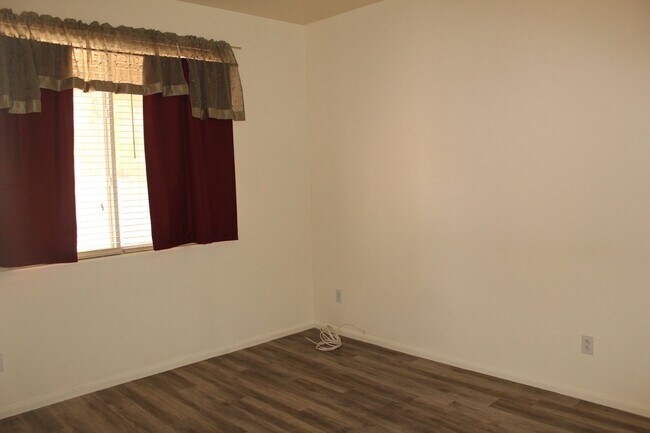 Building Photo - Beautiful 3 bedroom home in Southern Highl...