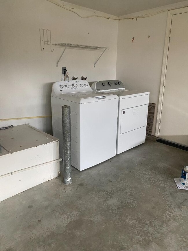 Building Photo - 323 Montserrat Dr