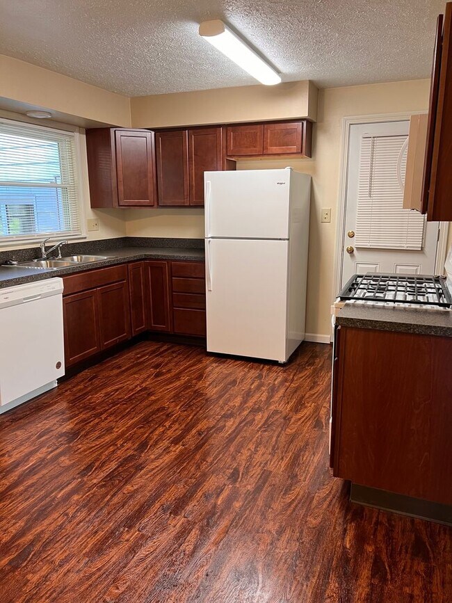 Building Photo - 926 N Ward Ave