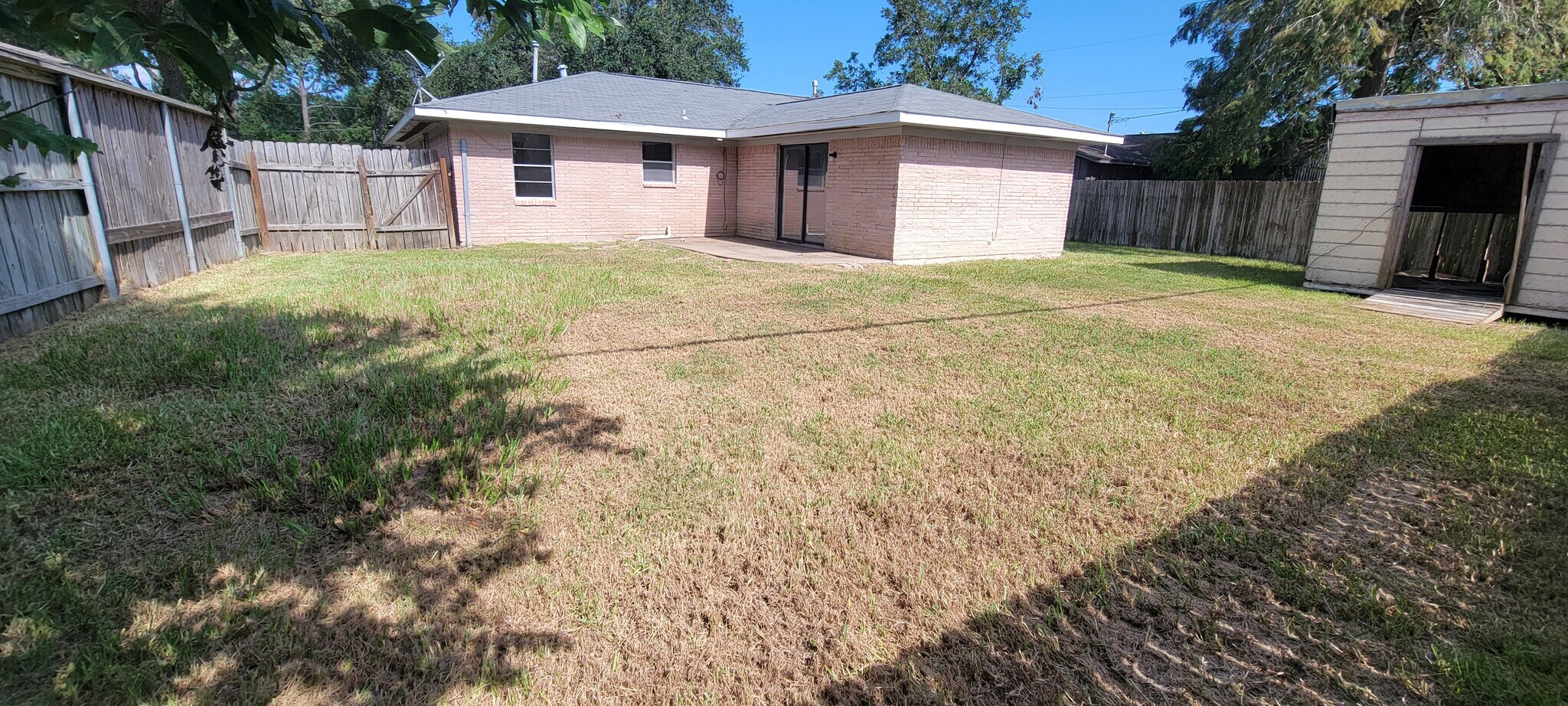Spacious backyard - perfect for grilling and entertaining guests - 1820 Sunset Ave