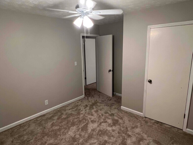 Building Photo - 4053 Maxanne Dr NW