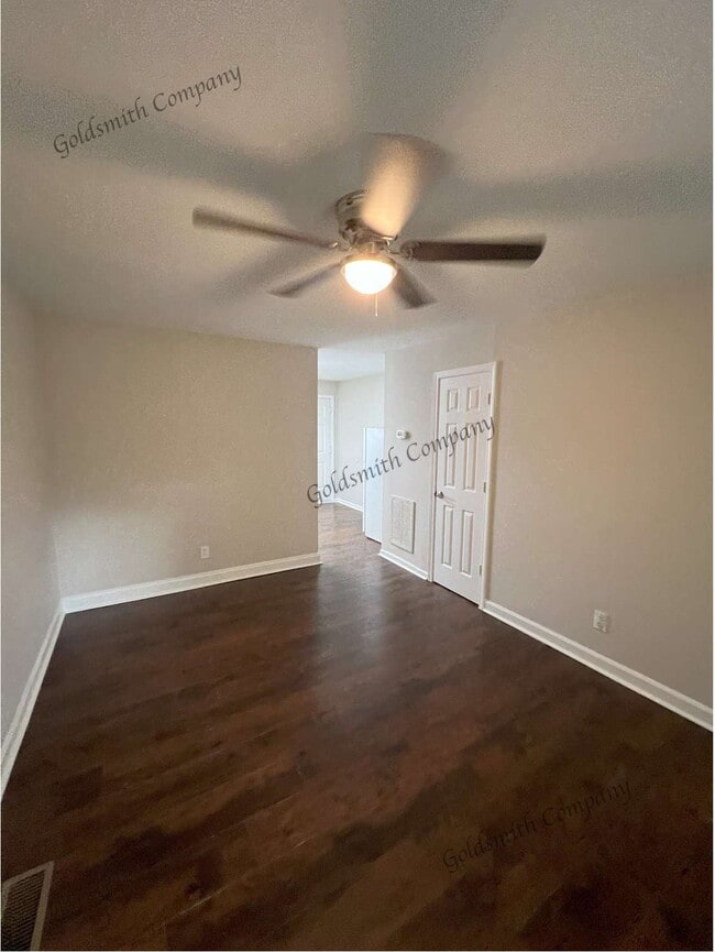 Building Photo - 10 Averill St