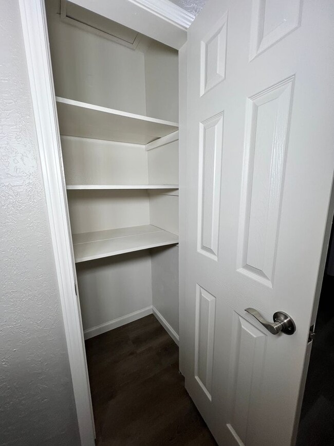 Building Photo - 134 NE Fullerton St