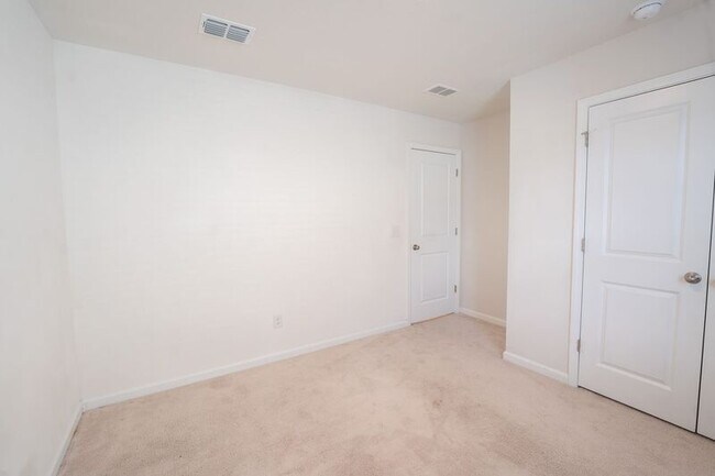 Building Photo - 148 Benelli Dr