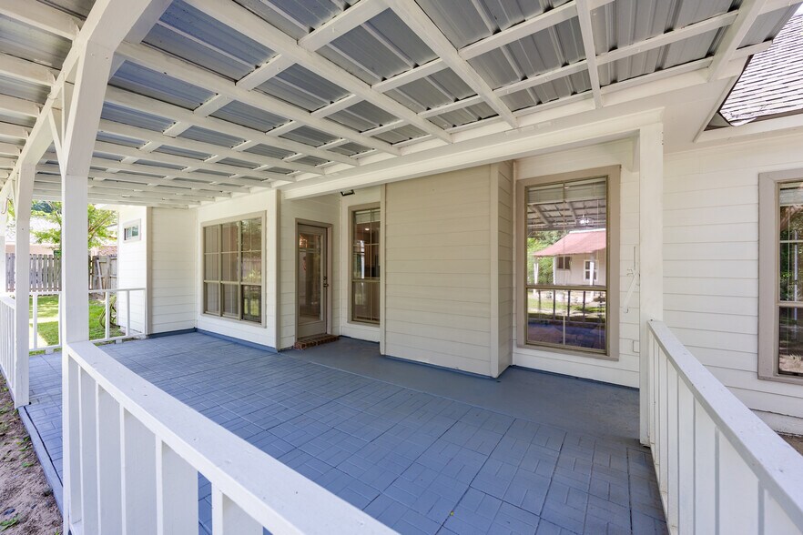 Building Photo - 38602 N London Ave