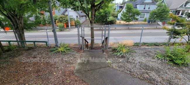 Building Photo - 810 23rd Ave