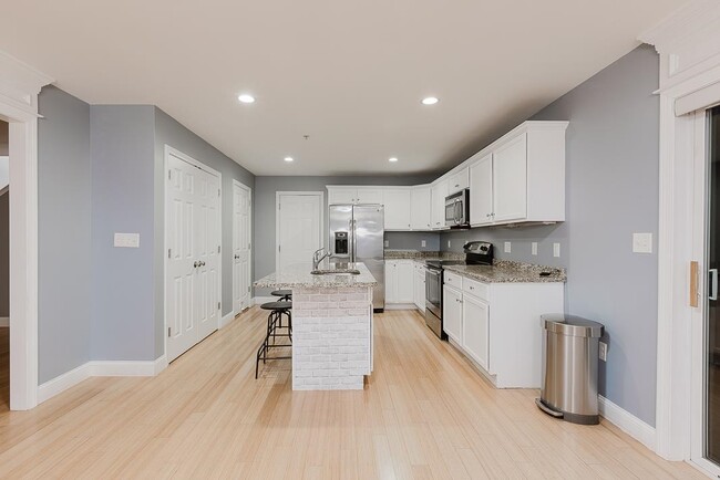 Building Photo - 213 Villager Rd