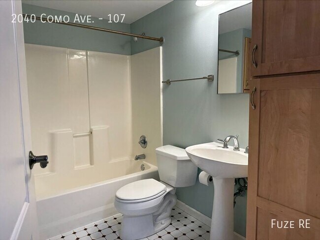 Building Photo - 2040 Como Ave