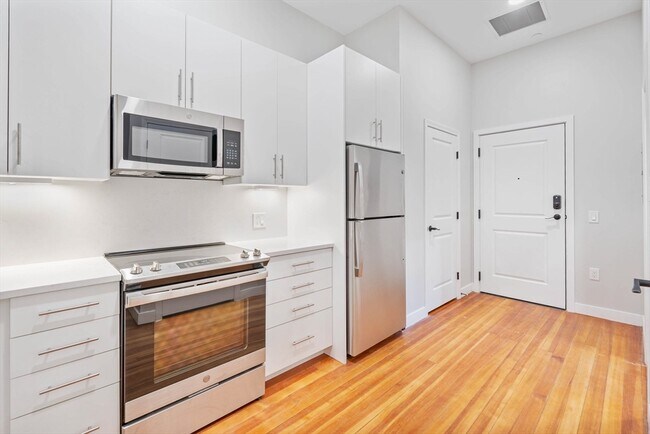 Building Photo - 163 Chestnut St