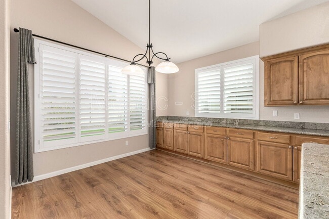 Building Photo - 2738 E Silverwood Dr