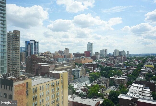 Building Photo - 440 S Broad St