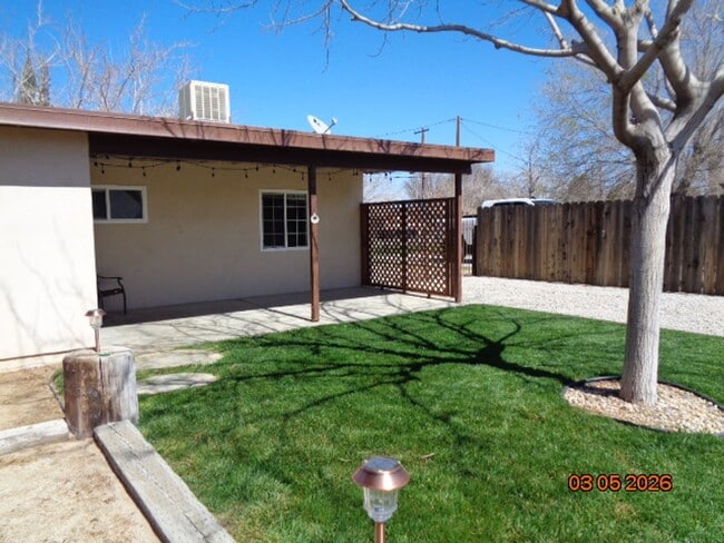 Building Photo - Adorable 2 Bedroom 1 Bath in the heart of Quartz Hill