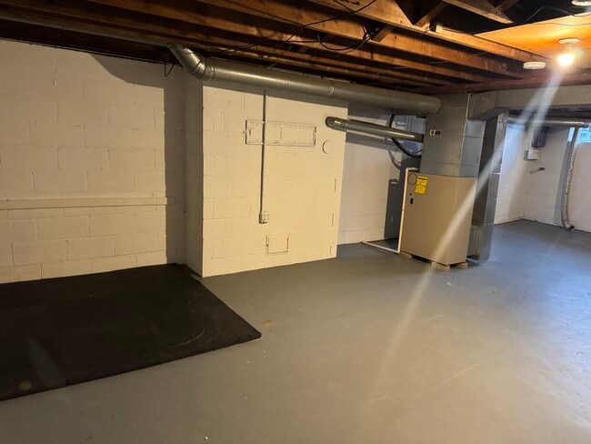 Building Photo - 1513 W 7th Ave