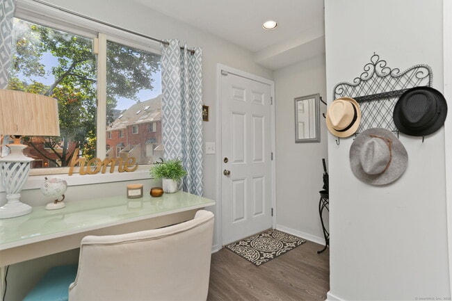 Building Photo - 101 Grove St