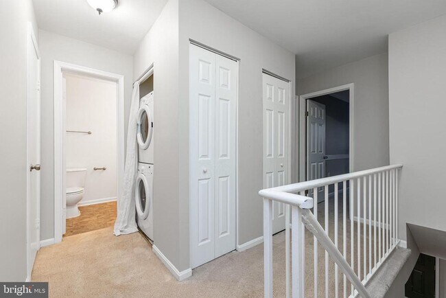 Building Photo - 7438 Emerald Dr