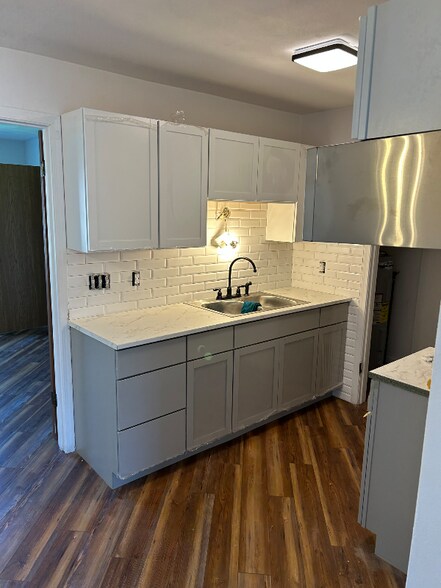 Building Photo - 223 Anderson Ln