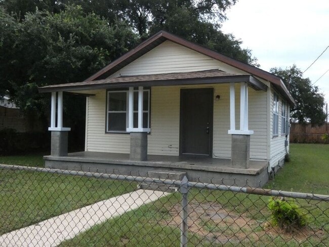 Primary Photo - 1300 W Intendencia St