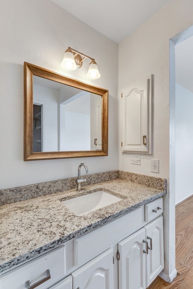 Building Photo - ** LAKEWOOD ** 3 BED / 2 BATH / GARAGE - SINGLE FAMILY HOME - GREAT LOCATION! - PET OK - ANNUAL R...