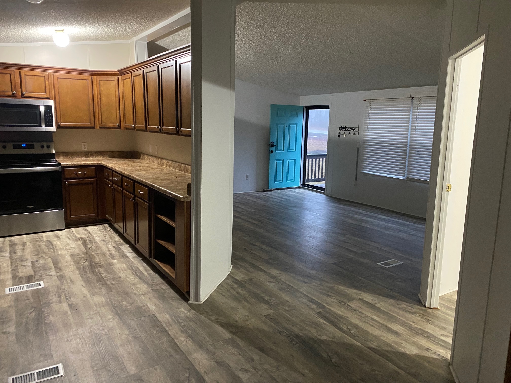 Kitchen off living room - 1220 Montlake Rd