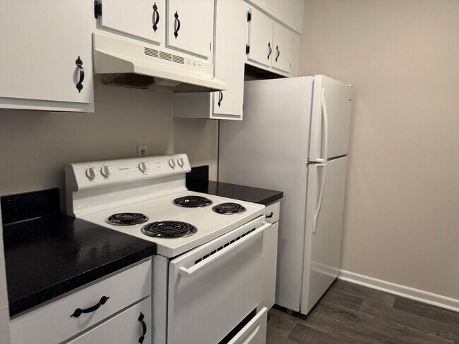 Building Photo - JS-605 Colonial Drive #2