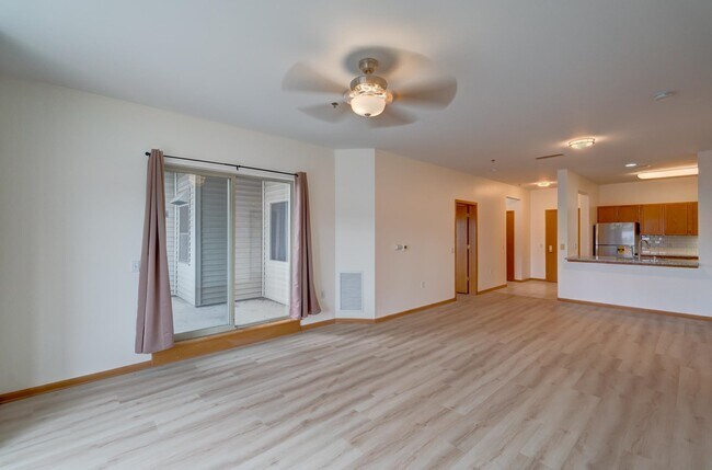 Building Photo - 301 Harbour Town Dr