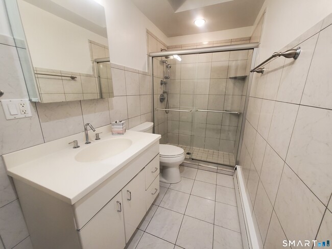 Building Photo - 42 County St