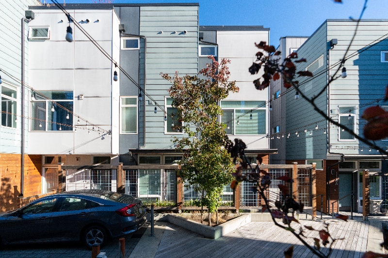 Building Photo - 122 20th Ave