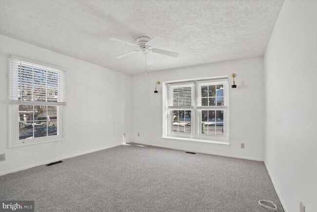 Building Photo - 105 Berkshire Way
