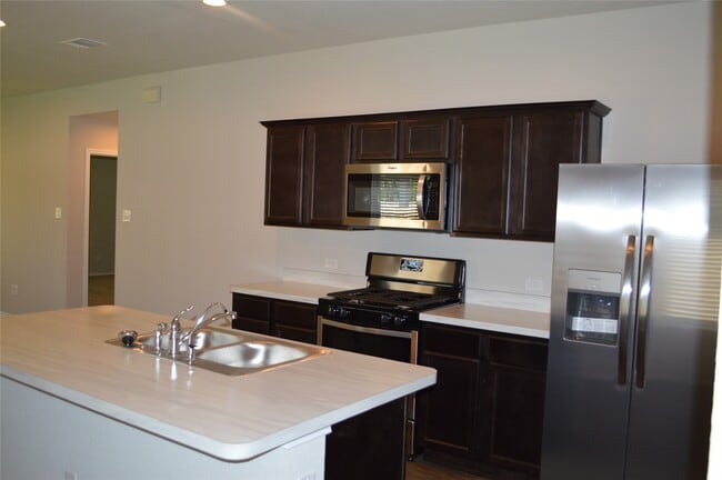 Building Photo - 16817 Lonely Pines Dr