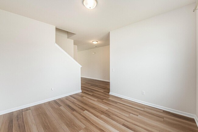 Building Photo - 715 McRoy St