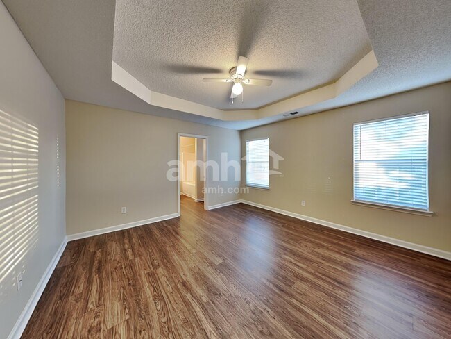 Building Photo - 472 Camella Cir