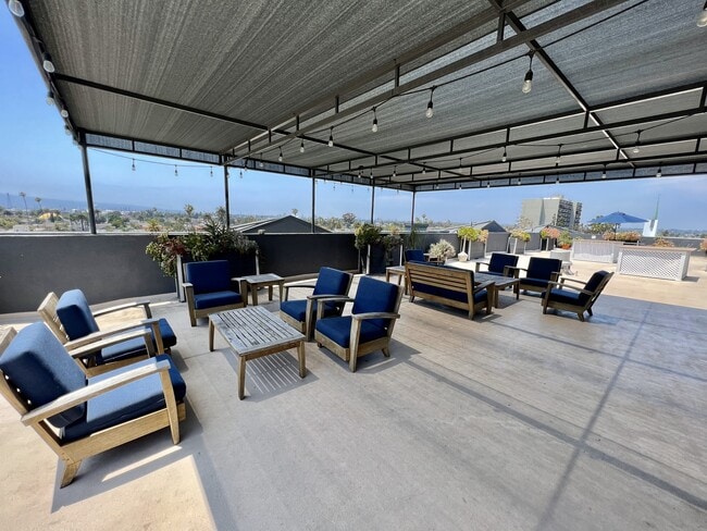 Rooftop Deck - 838 Pine Ave