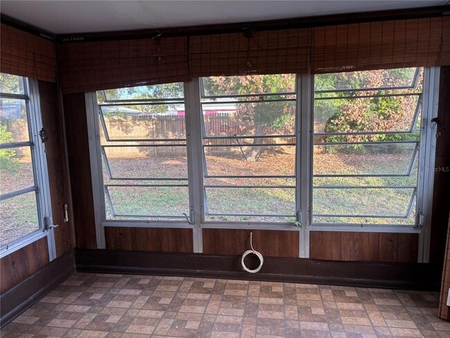 Building Photo - 1751 Suffolk Dr